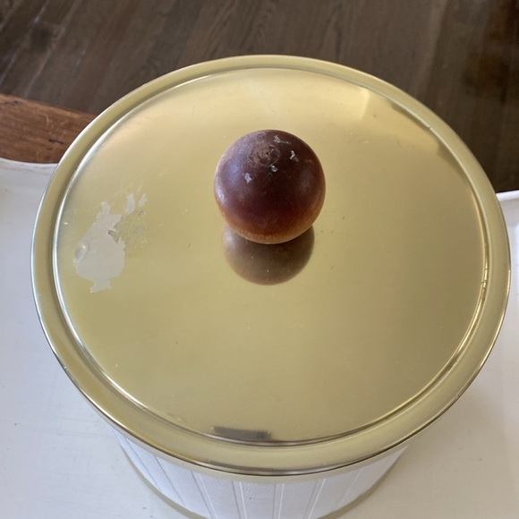 Vintage Kraftware White Leatherette Insulated Ice Bucket with Gold Ring Handles - Picture 6 of 14